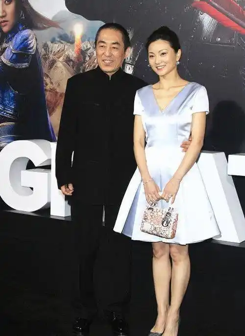 2001年,张艺谋浪漫追求王海珍,在酒店喝红酒,同回酒店_陈婷_巩俐_孩子