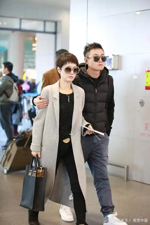 演员文章:自己挖的坑,跪着也要填完,《装台》被删难有出头之日