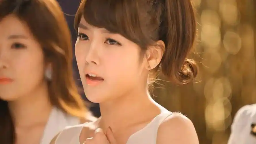 卖萌主唱朴素妍