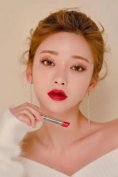 一化妆就显老显脏?码住下面这几个小技巧,让你的妆面更高级自然