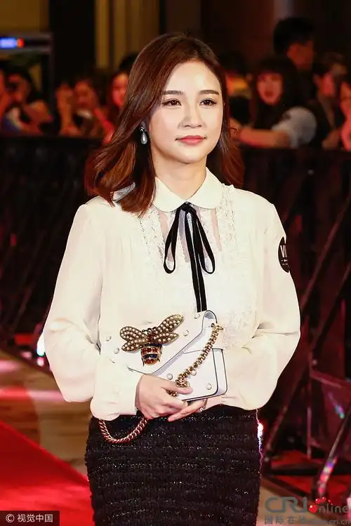 王思聪前女友雪梨遮孕肚走红毯似大明星