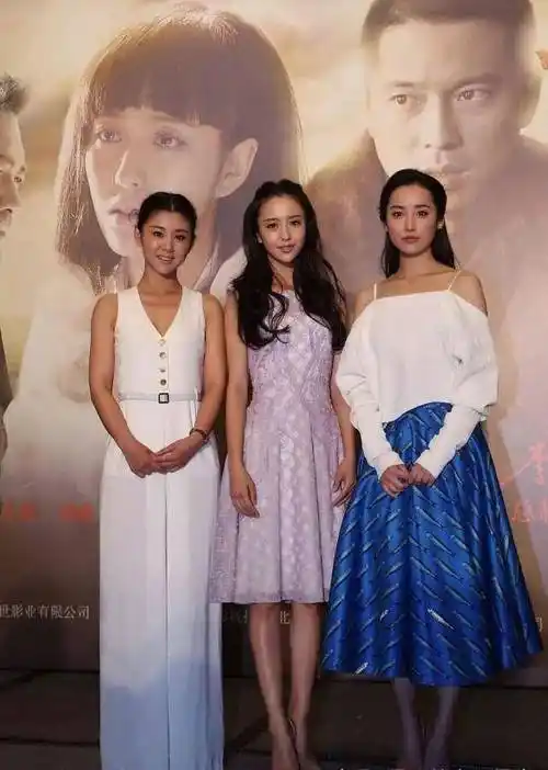 朱茵又黑又矮,热巴满脸沟,关晓彤却一路躺赢_佟丽娅_杨幂_女明星