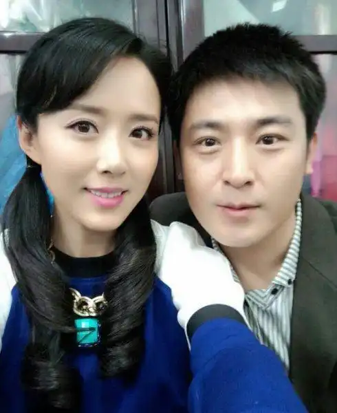 孙涛跟余文乐,颜丹晨,林丹合影毫不违和 说起自己的保养秘诀,他说除了