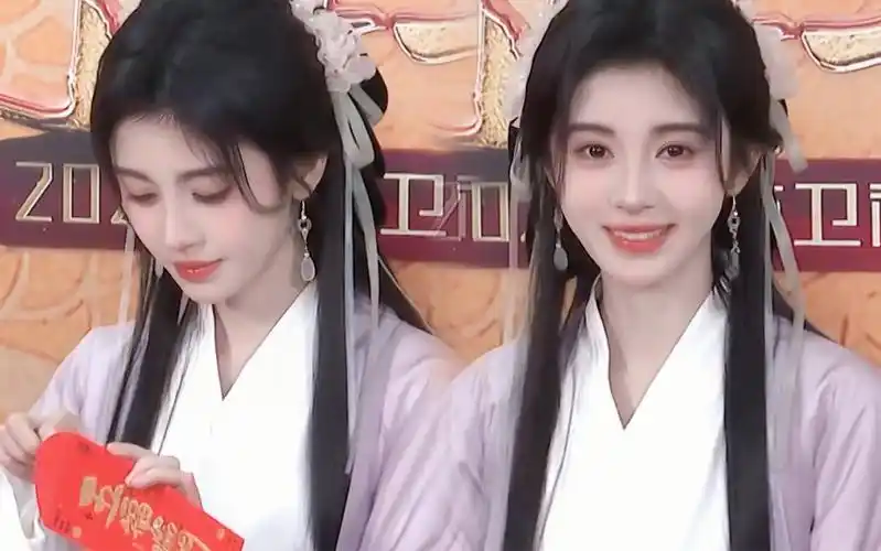 天哪路过被鞠婧祎这个造型美晕!东方卫视春晚后台采访