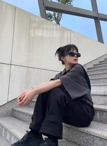 女生要酷了,强烈的工装风格让你"帅气一夏"