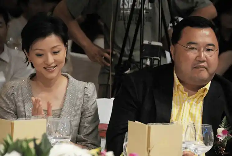 杨澜庆28年结婚纪念!