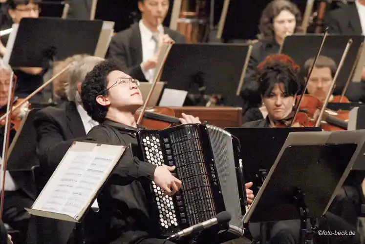 从孤勇者到站上最高领奖台访许笑男