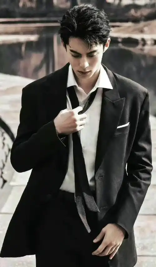 会抽烟,会喝酒,会做饭,有腹肌,会打篮球,会冲浪,会单手开大g的王鹤棣