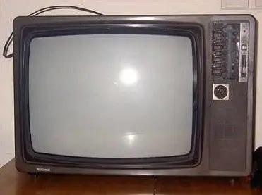 欣赏老黑白电视机