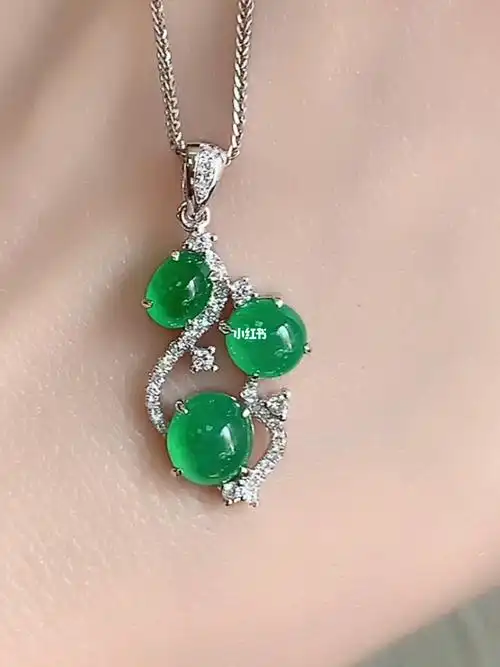 翡翠阳绿蛋面吊坠