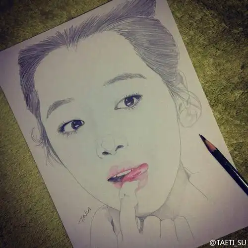 sulli 崔雪莉 cr:logo