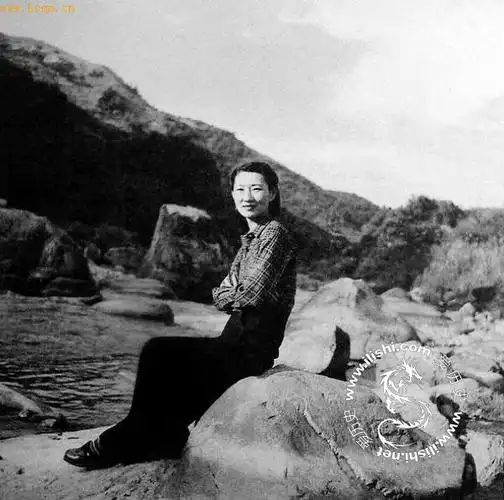 p>赵一荻(1912年5月28日—2000年6月22日),女,汉族,又名绮霞,乳名香