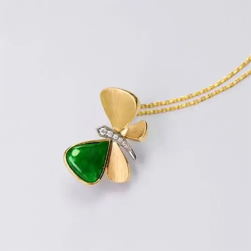(翡翠吊坠设计图片来源于网络)