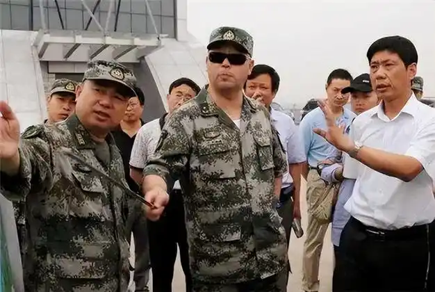 他57岁时获得中将军衔后成东部战区陆军司令父亲曾是国防部长