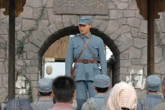 《沙家浜》热播 任程伟刘金山两强对决(组图)