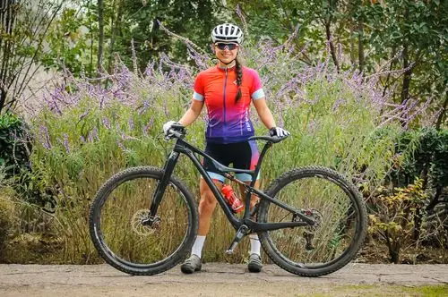 单车美女丨爱笑的女孩车技不会太差 智利specialized女神苏珊