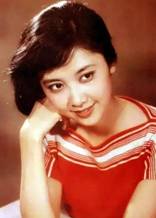 红极一时的朱琳:丈夫原是工人,当年的一个错误决定遗憾终生