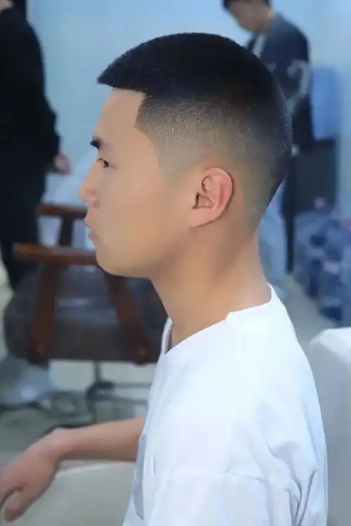 粗硬男发怎么剪选这4种错不了帅气有型很时尚