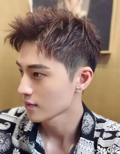 只有适合自己的才是好发型,今天分享十款最帅气的发型,适合各种型男