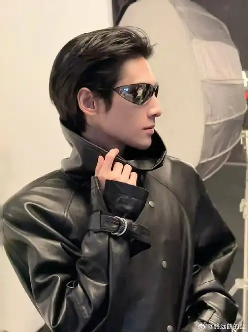 好意思登月碰瓷,脸大如盆的低龄爱豆粉,在你家爱豆这个年纪,不罗云熙