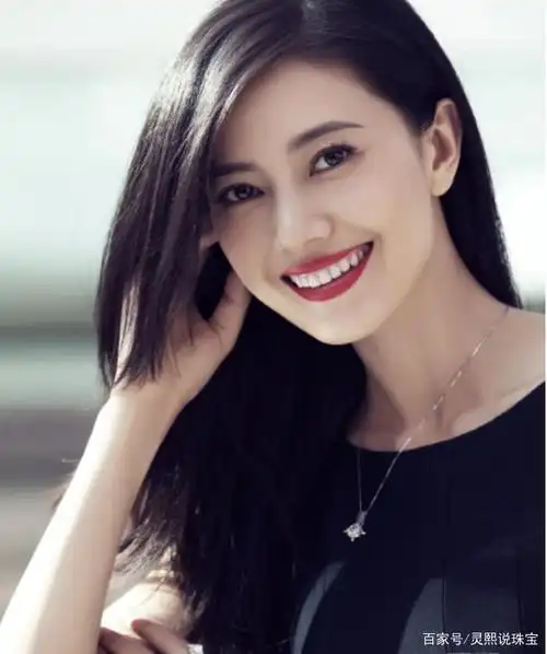 国民女神高圆圆,40岁依旧少女,珠宝佩戴堪称经典