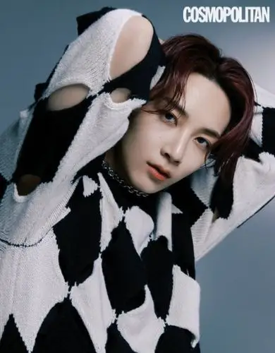 韩国男团seventeen最新杂志写真 成员展不同魅力