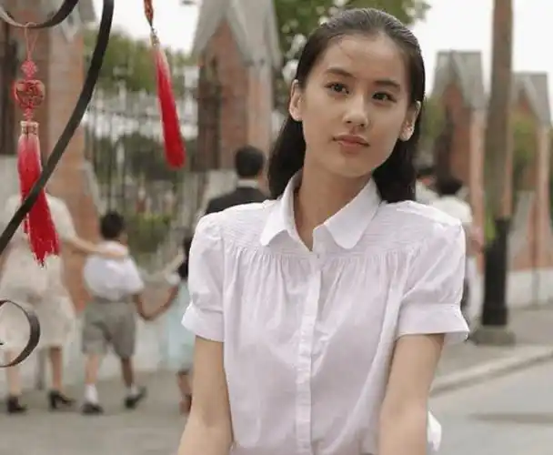 黄圣依凭借《功夫》一夜成名,却和星爷决裂,拜赵本山为师_周星驰_豪门