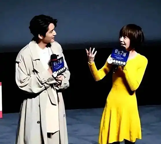 她竟然公开宣布:"阿云嘎是我的老公!