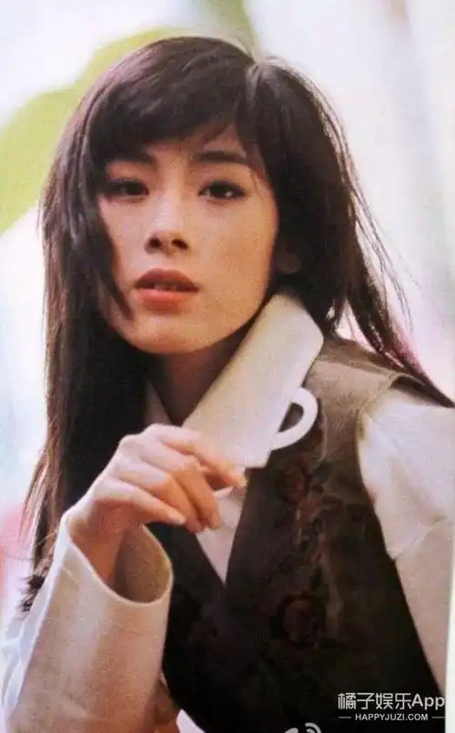 关淑怡曾与王菲齐名与活佛生子如今却被传跳海自杀