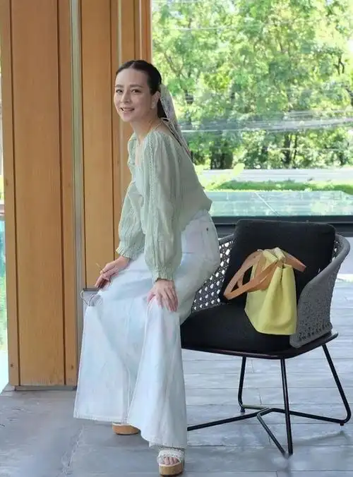 看了56岁的冻龄美颜才明白上了年纪后会穿衣真的太重要了