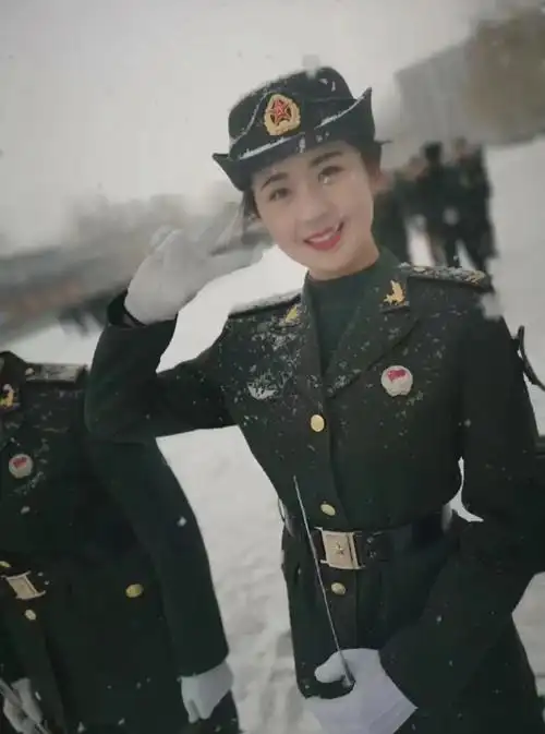 三军仪仗队小姐姐,退役后惊艳世界|三军仪仗队|央视|抗美援朝_新浪