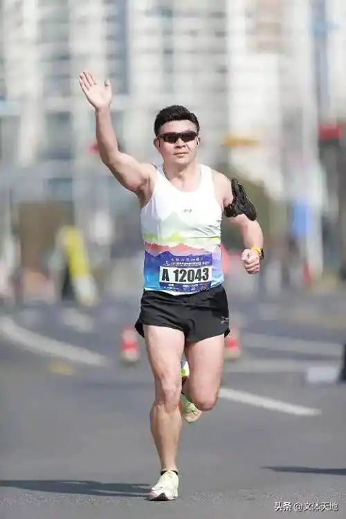 二月天杨柳醉春烟,三月三来山青草漫漫,最美是人间四月的天,一江春水