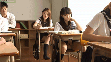 搞笑gif:沙发暗藏玄机,不好意思,我先进一下