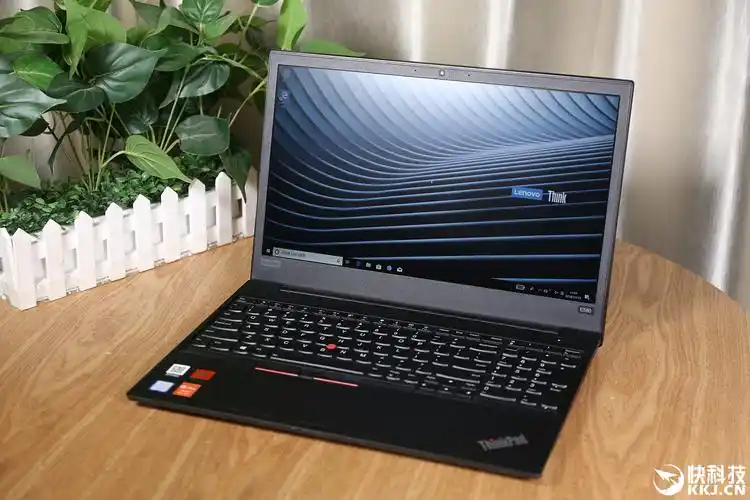联想thinkpad"硬汉"笔记本图赏:超窄边