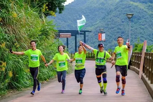 壮观800多人来塘溪跑步看风景宁波市青年山地定向赛在塘溪开跑