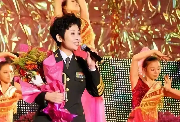 董文华:22岁嫁5年之约,23岁爆火,38岁跌落神坛,今怎样了?