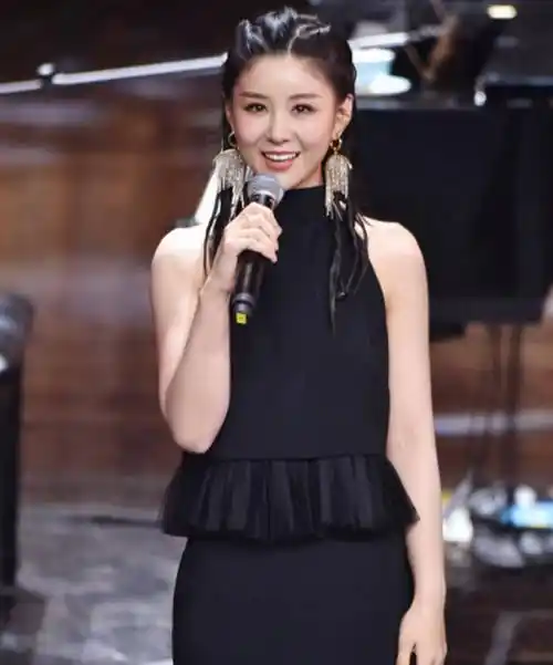 出道19年从不接吻戏,初吻留给老公,被称为模范夫妻_明星_李小萌_时候