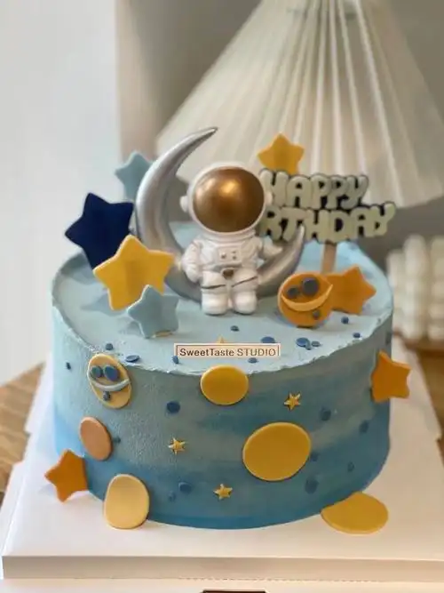 小男孩的生日蛋糕图片