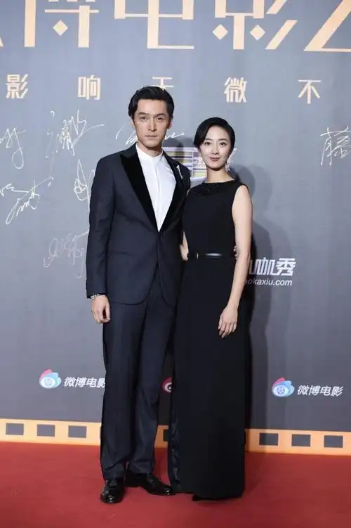 胡歌和桂纶镁合照