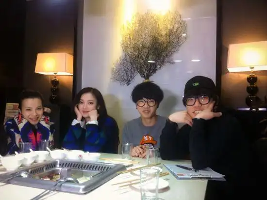 华晨宇李琦汪小敏肖懿航彩排春晚吃火锅