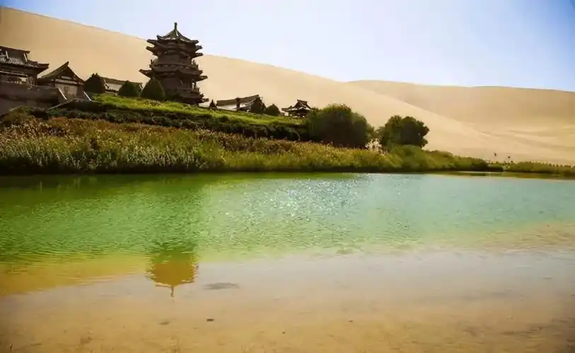 月牙泉为何千年不枯?投入几十亿进行修复,真的值得吗?