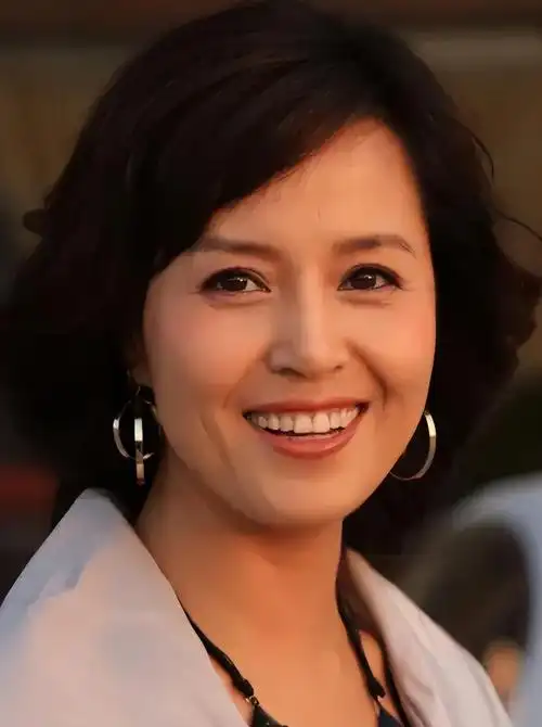 演员于莉红:31岁嫁初恋马诗红,结婚22年无子女,风光背后有泪水