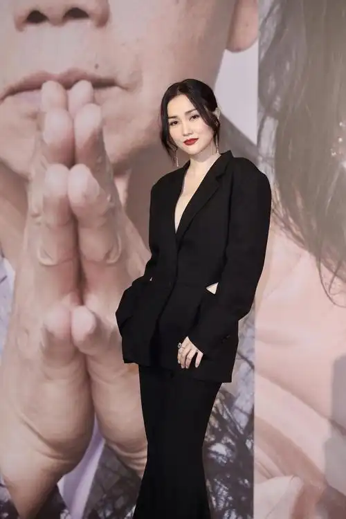 组图:金像奖颁奖典礼红毯 群星云集星光璀璨_高清图集_新浪网