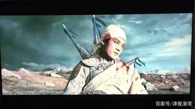 即便并非完美,看《八佰》我们应该看什么?