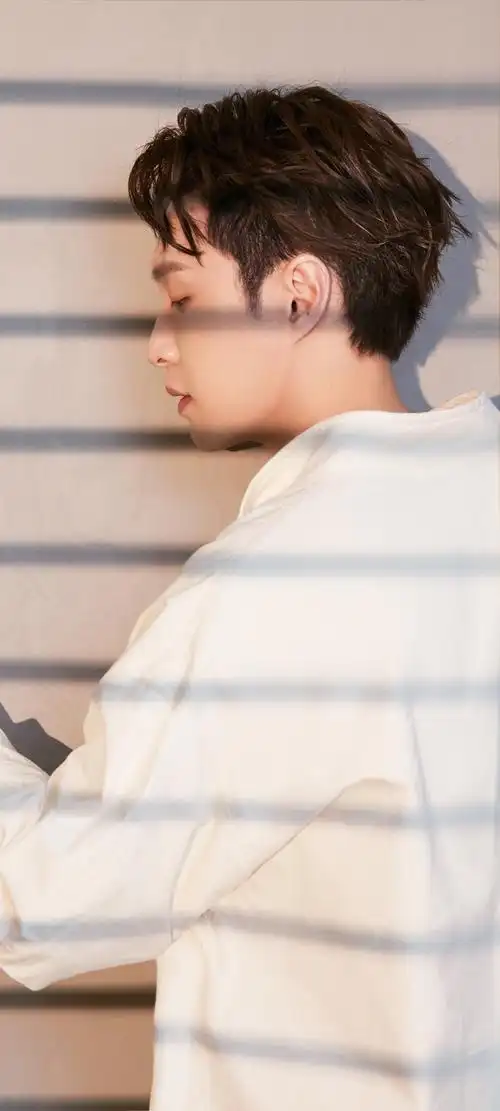 张艺兴网红帅气男生壁纸图