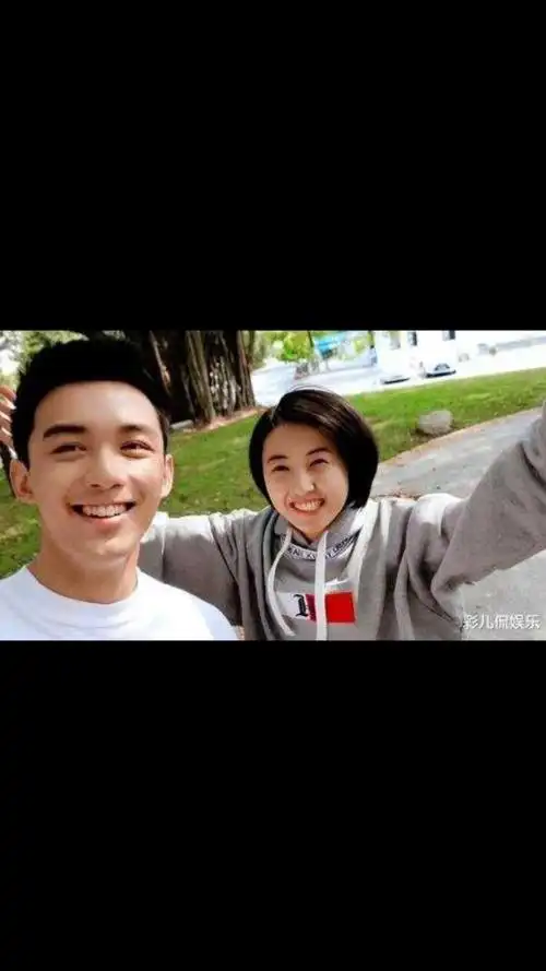 吴磊张子枫甜蜜官宣,双方高调认证情侣关系,网友,太甜了,祝福