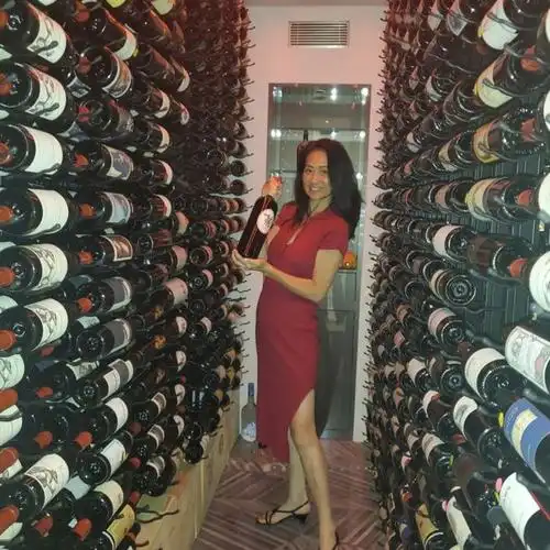 回头再来说李美珊,虽然当年她的颜值不是最高的,在获选后也没有入行