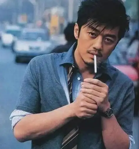 怪不得李亚鹏会娶小19岁的妻子,看了他历届的女友,就全明白了