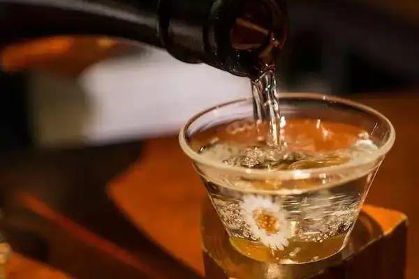 人的斗争远离工作中的烦忧也可一人独饮若是兴致所至—李白花间一壶酒