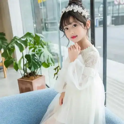 当童星令人羡慕?9岁女孩天天大浓妆,素颜合照气色不如黄晓明